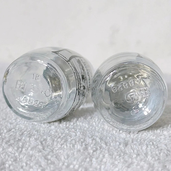 Vintage  Glass Newfoundland And Labrador Salt & Pepper Shakers - Picture 5 of 8